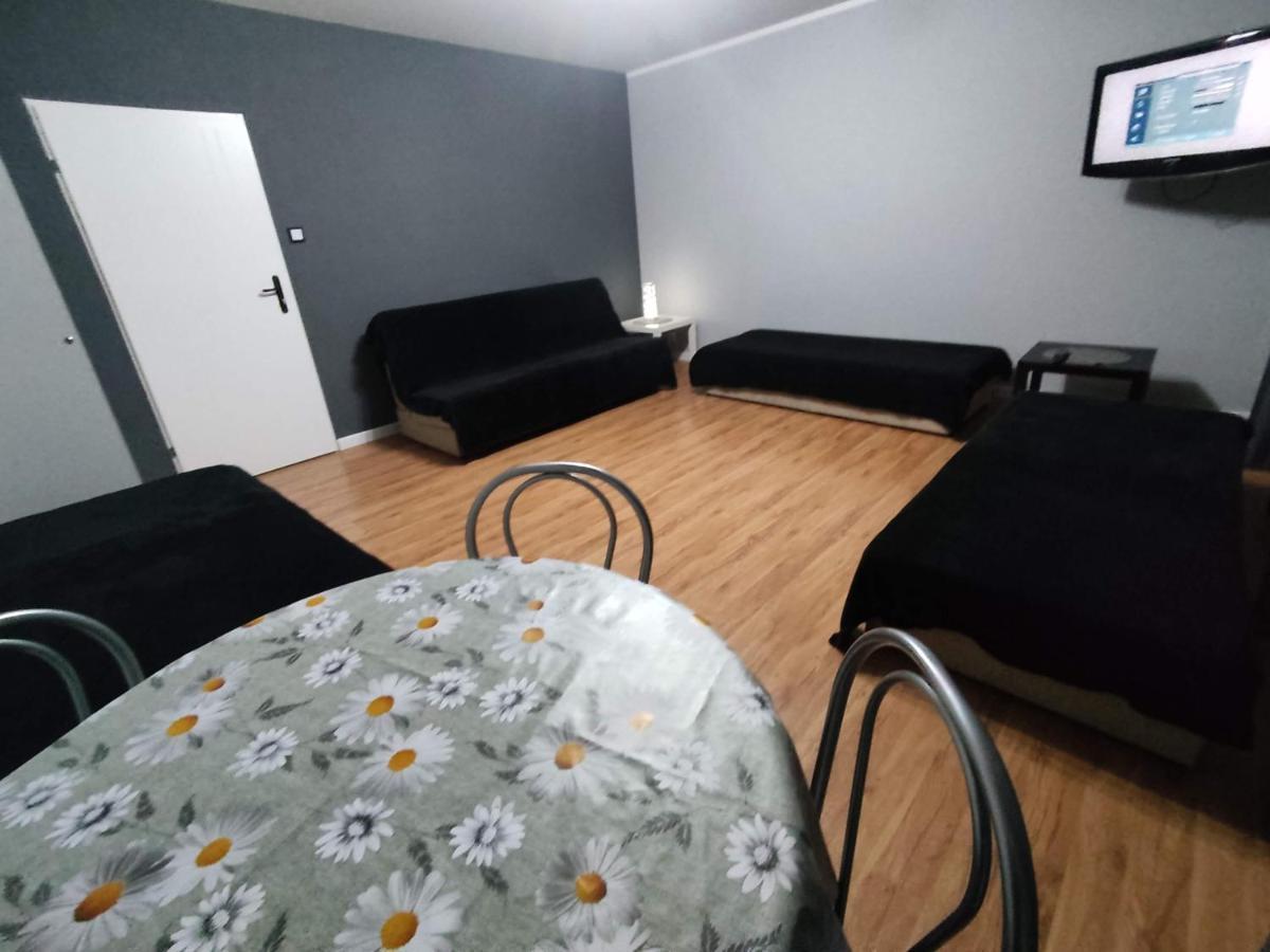 3030 Jana Spychalskiego 32 - Tanie Pokoje W Apartamencie - Samodzielne Zameldowanie - Self Check In พอซนาน ภายนอก รูปภาพ