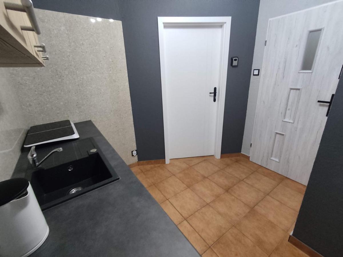 3030 Jana Spychalskiego 32 - Tanie Pokoje W Apartamencie - Samodzielne Zameldowanie - Self Check In พอซนาน ภายนอก รูปภาพ